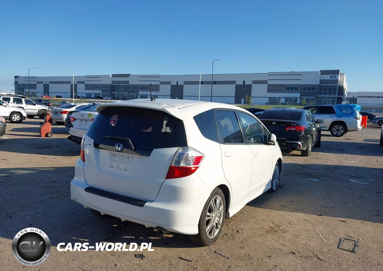 2011 Honda Fit Sport VIN:JHMGE8H57BC026304 - 4