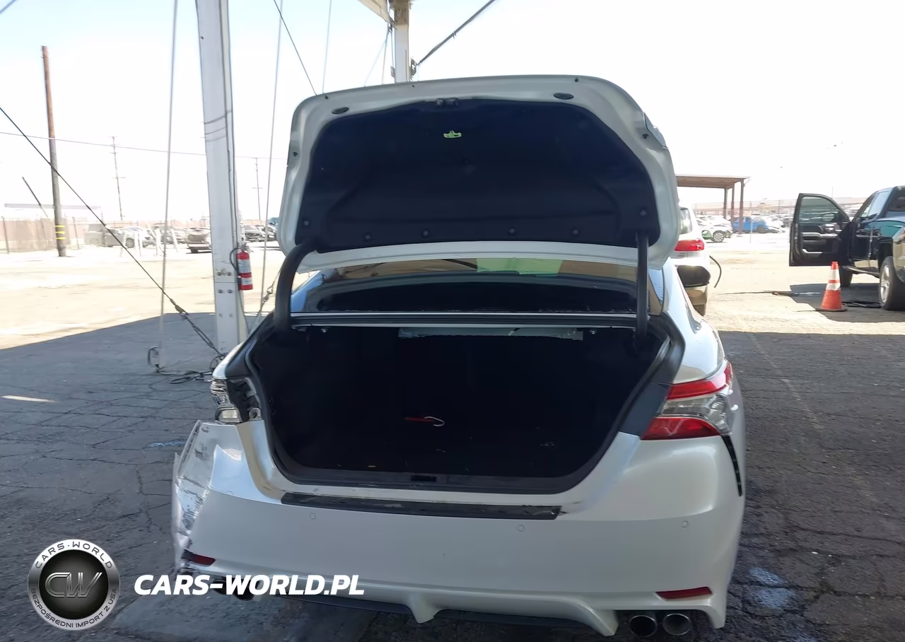 2018 Toyota Camry Xse VIN:4T1B61HK3JU134624 - 16