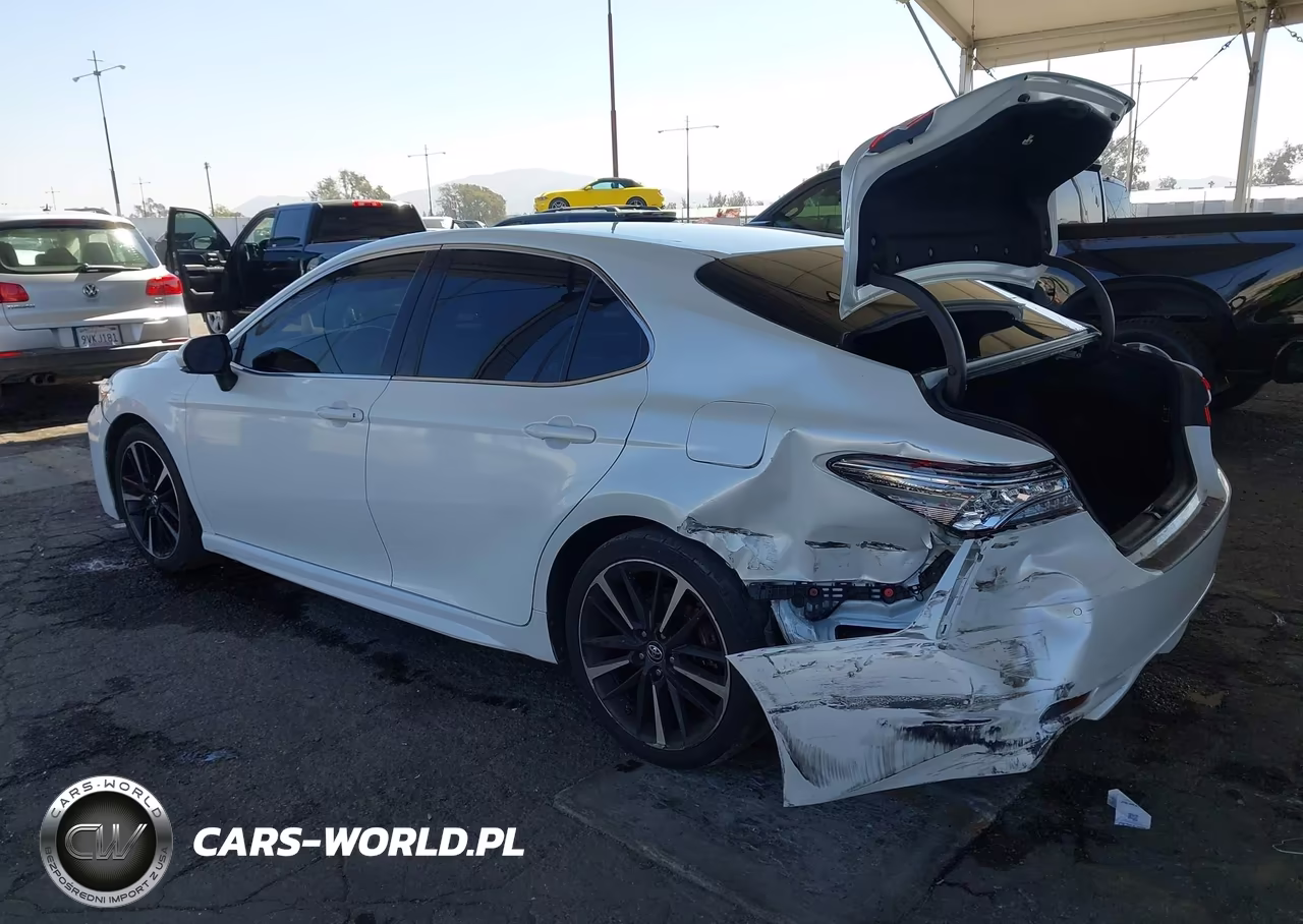 2018 Toyota Camry Xse VIN:4T1B61HK3JU134624 - 3