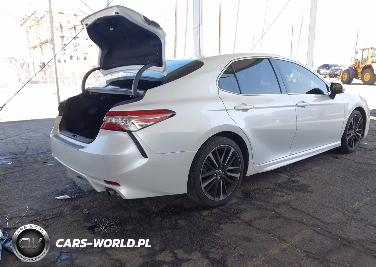 2018 Toyota Camry Xse VIN:4T1B61HK3JU134624 - 4