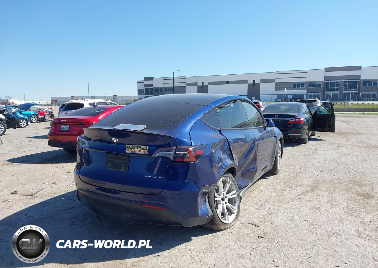 2022 Tesla Model Y Long Range Dual Motor All-Wheel Drive VIN:7SAYGAEE0NF428929 - 4