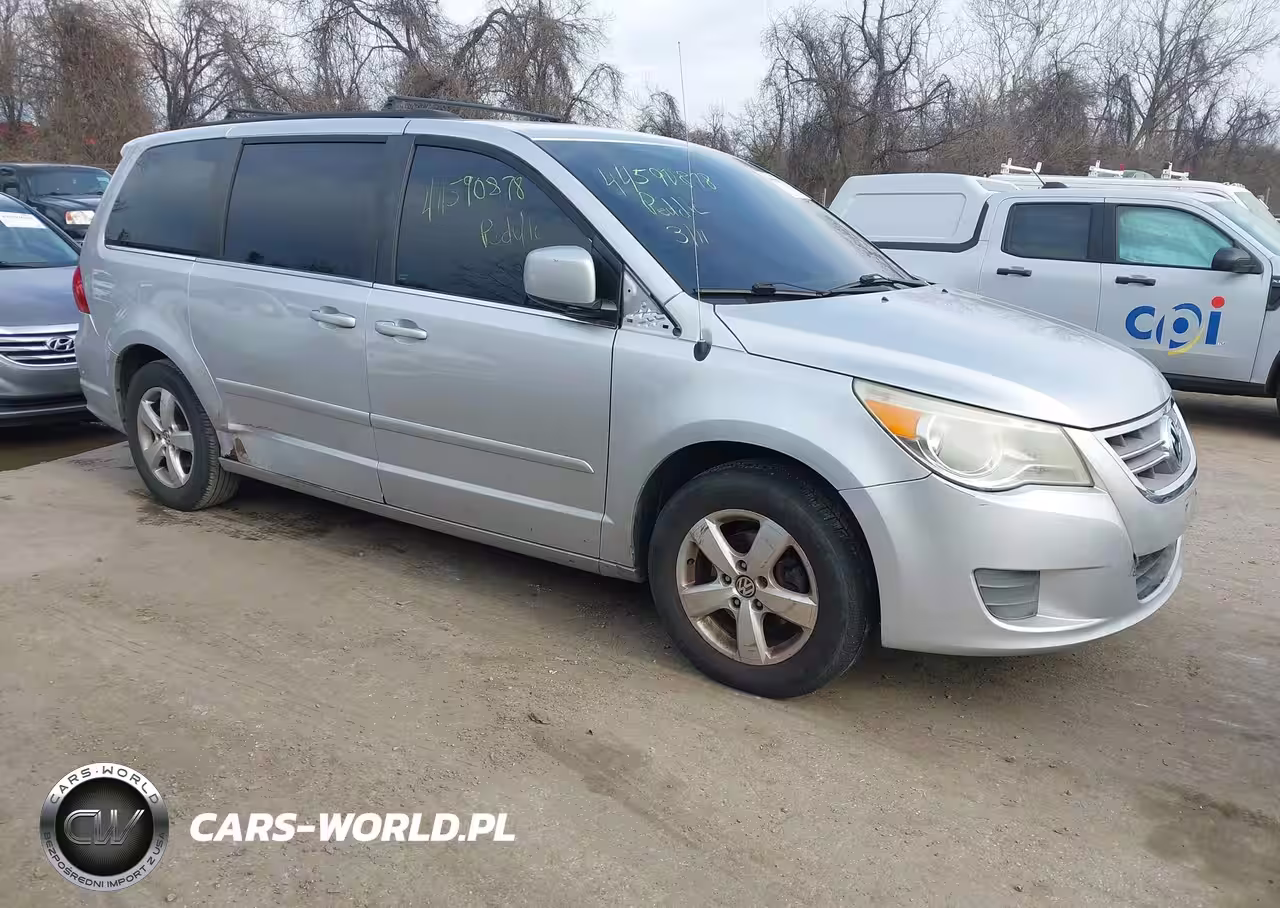 2011 Volkswagen Routan Se