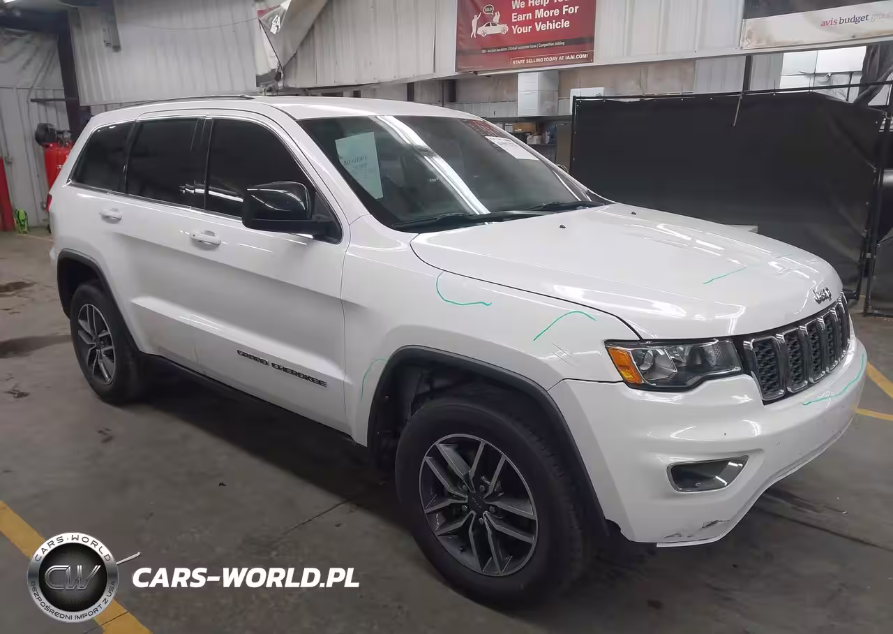 2017 Jeep Grand Cherokee Laredo 4X2