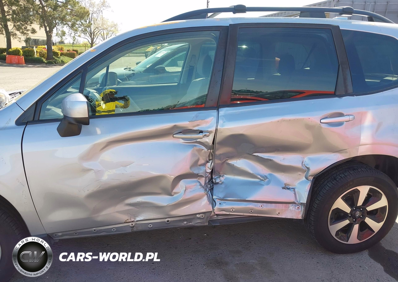 2018 Subaru Forester 2.5I Premium VIN:JF2SJAGCXJH514454 - 6