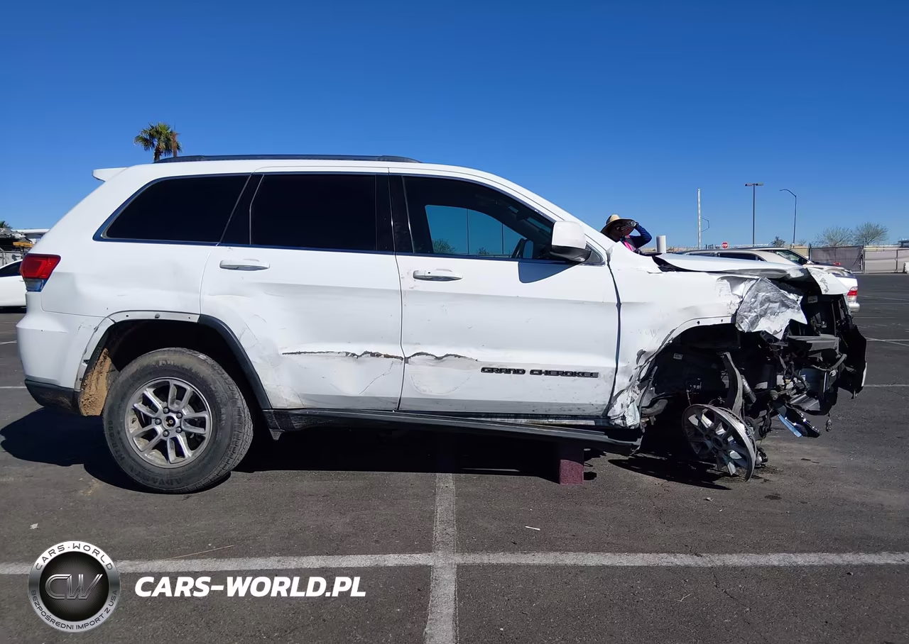 2018 Jeep Grand Cherokee Laredo E 4X4 VIN:1C4RJFAG4JC129653 - 13