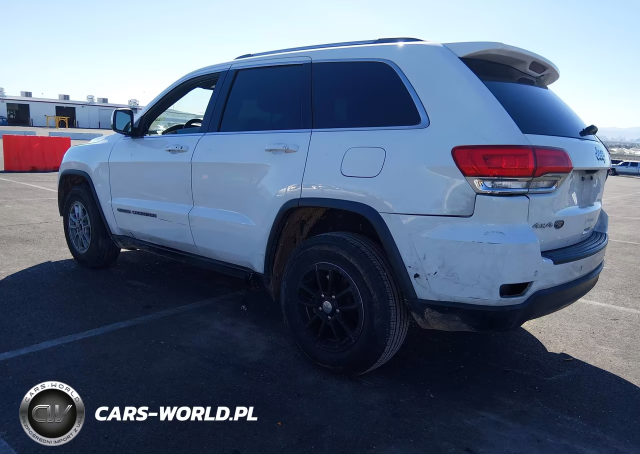 2018 Jeep Grand Cherokee Laredo E 4X4 VIN:1C4RJFAG4JC129653 - 3