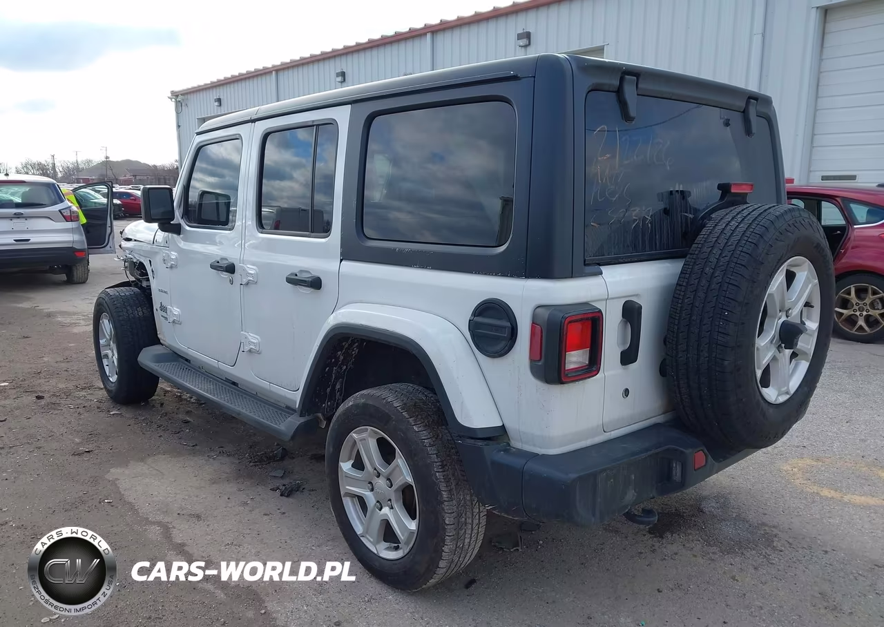 2020 Jeep Wrangler Unlimited Sahara 4X4 VIN:1C4HJXENXLW230319 - 3