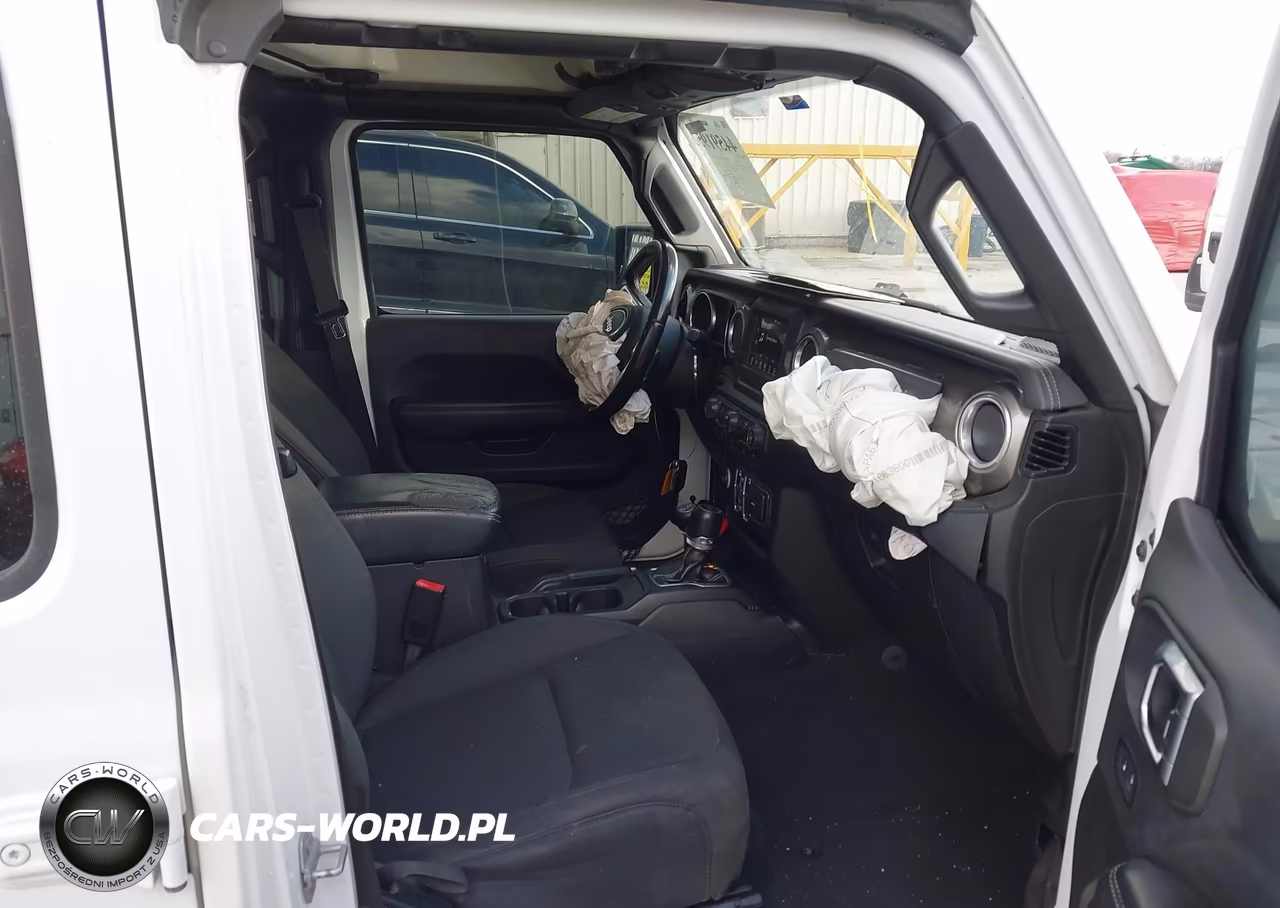 2020 Jeep Wrangler Unlimited Sahara 4X4 VIN:1C4HJXENXLW230319 - 5