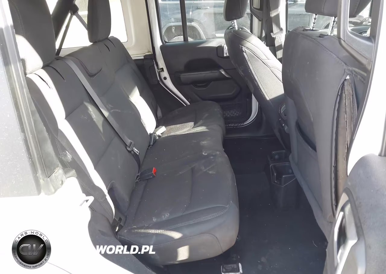 2020 Jeep Wrangler Unlimited Sahara 4X4 VIN:1C4HJXENXLW230319 - 8