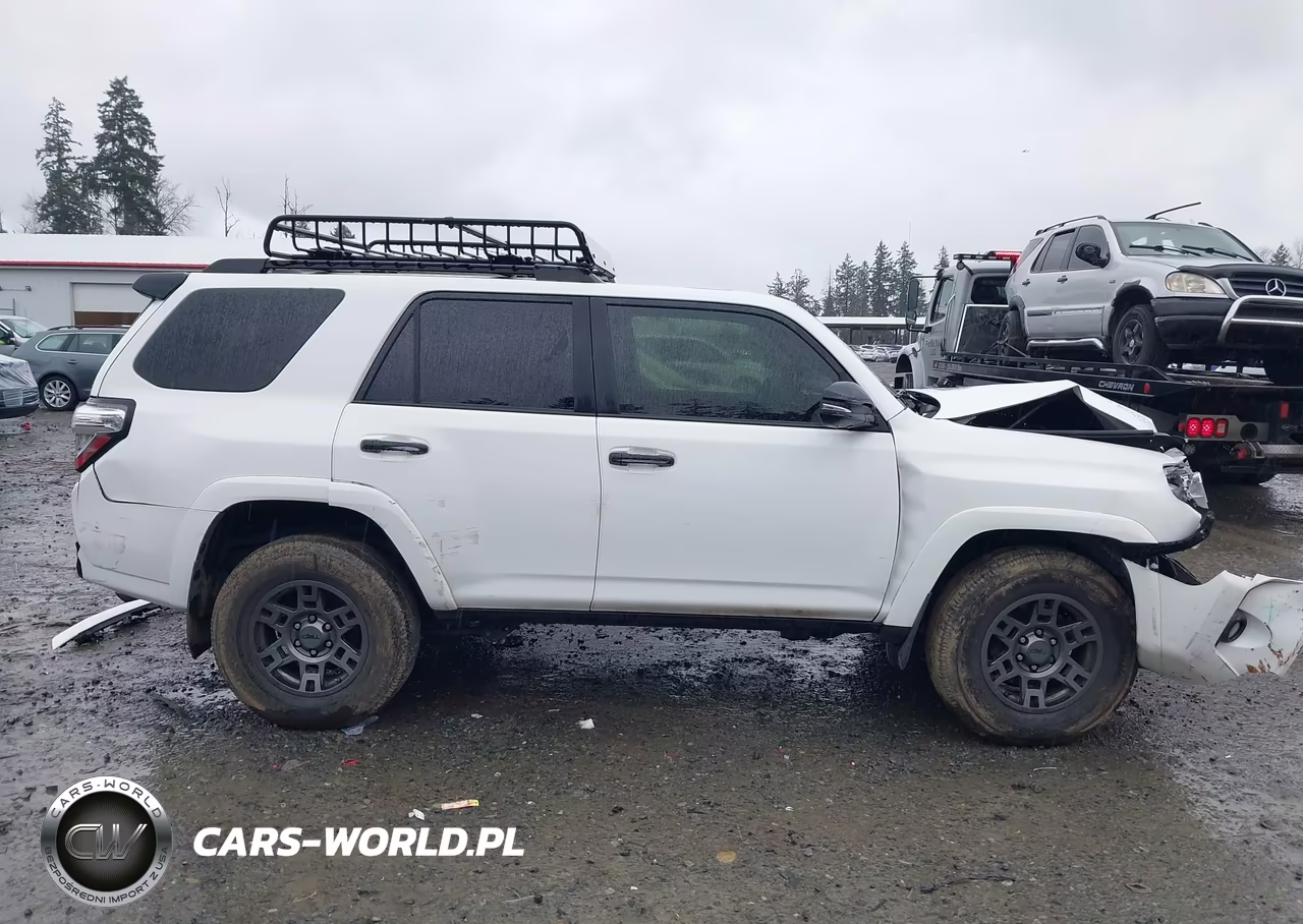 2020 Toyota 4Runner Venture Special Edition VIN:JTEBU5JRXL5835632 - 14