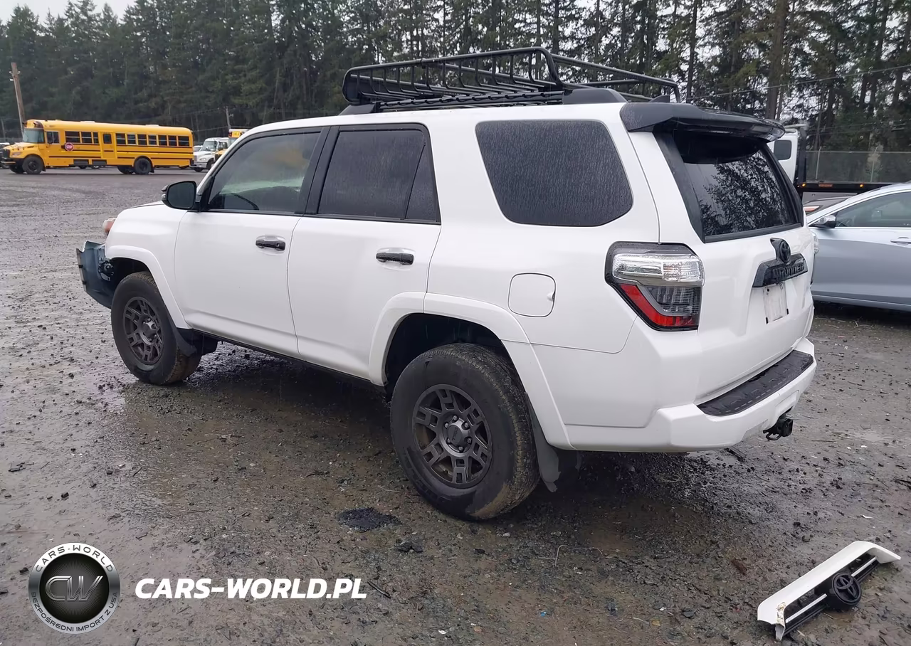 2020 Toyota 4Runner Venture Special Edition VIN:JTEBU5JRXL5835632 - 3