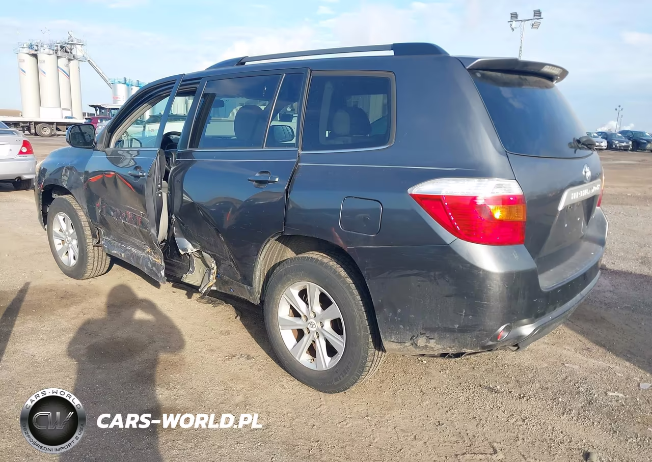 2011 Toyota Highlander Base V6 VIN:5TDBK3EH4BS044098 - 3