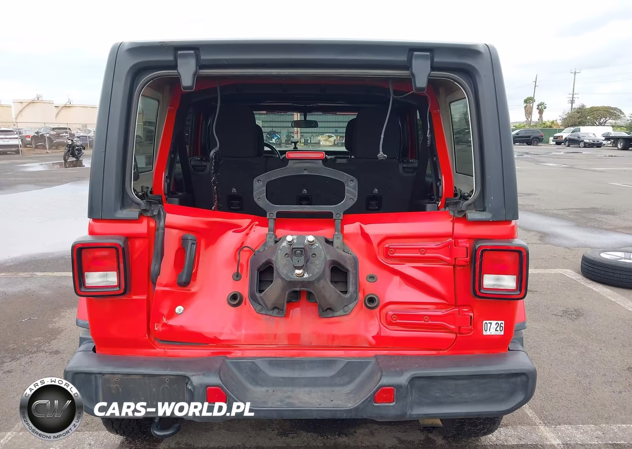 2020 Jeep Wrangler Unlimited Sahara 4X4 VIN:1C4HJXEN5LW230311 - 6