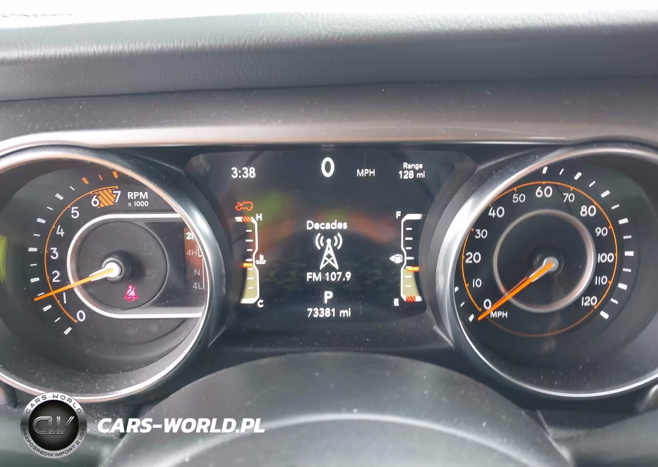 2020 Jeep Wrangler Unlimited Sahara 4X4 VIN:1C4HJXEN5LW230311 - 7