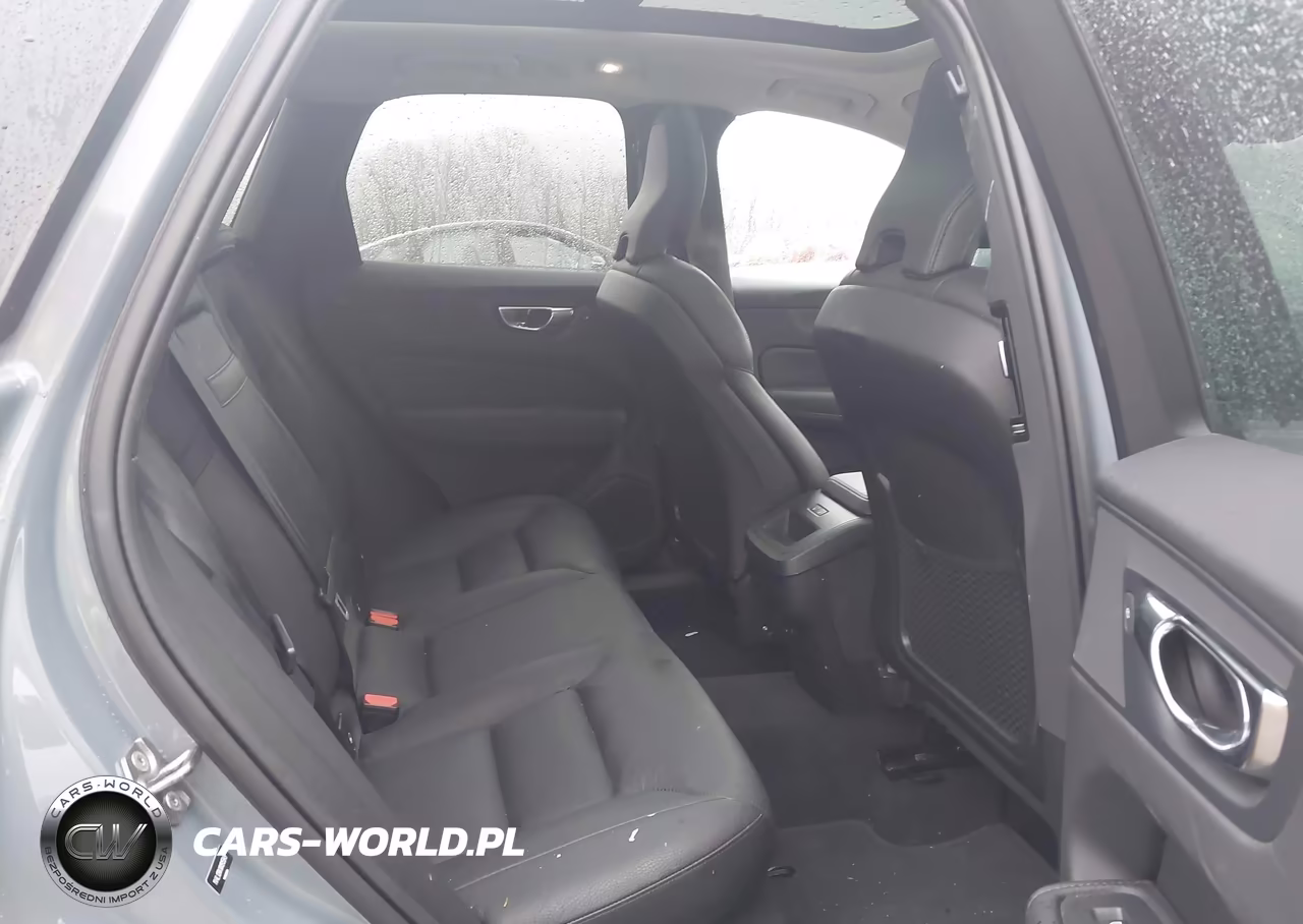 2022 Volvo Xc60 B5 Momentum VIN:YV4L12RKXN1915849 - 8