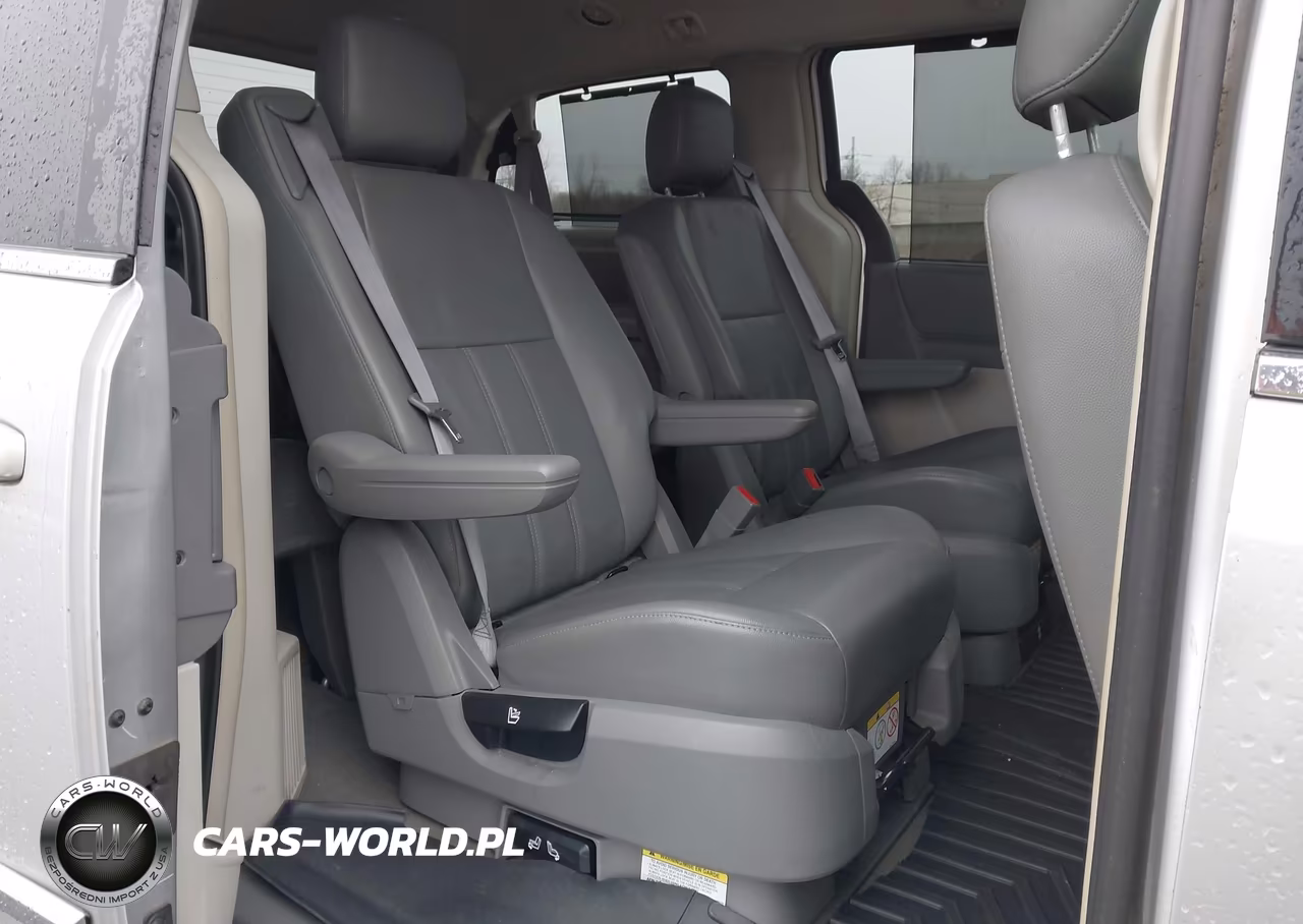2010 Chrysler Town & Country Touring VIN:2A4RR5D18AR126525 - 8