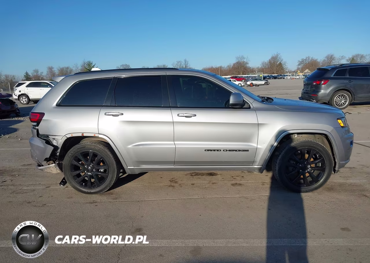 2017 Jeep Grand Cherokee Altitude 4X4 VIN:1C4RJFAG2HC855926 - 13