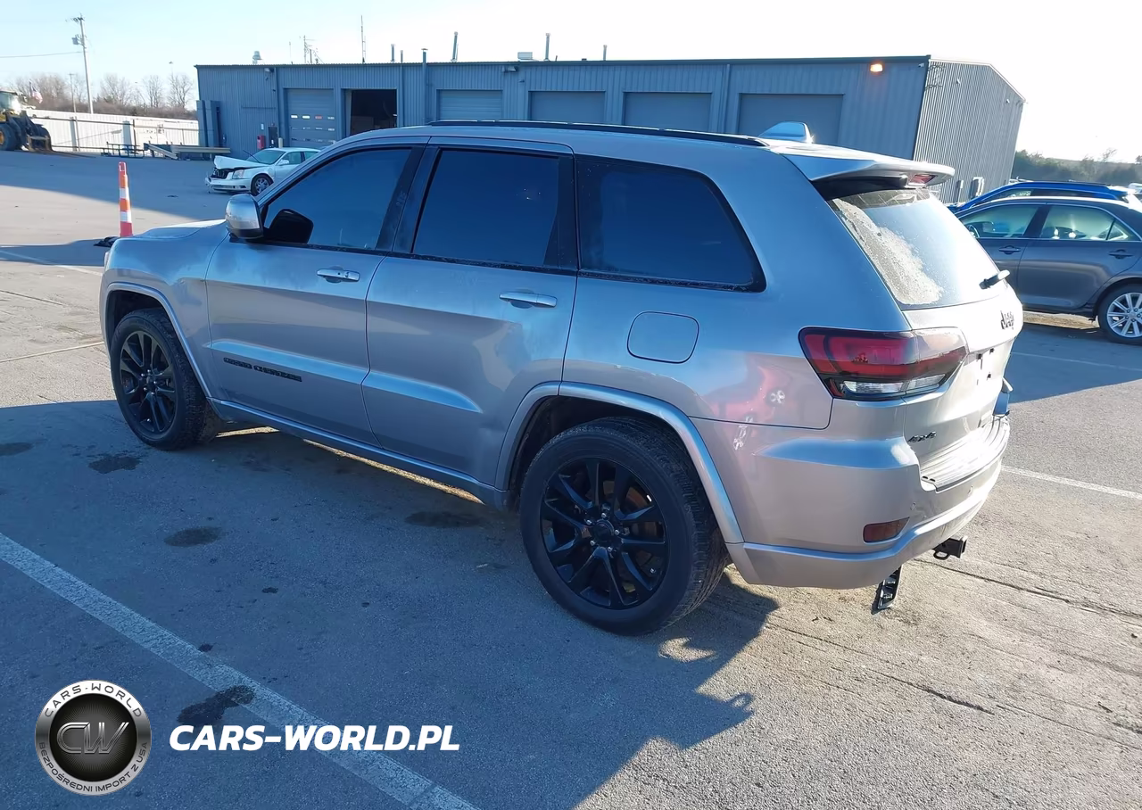 2017 Jeep Grand Cherokee Altitude 4X4 VIN:1C4RJFAG2HC855926 - 3