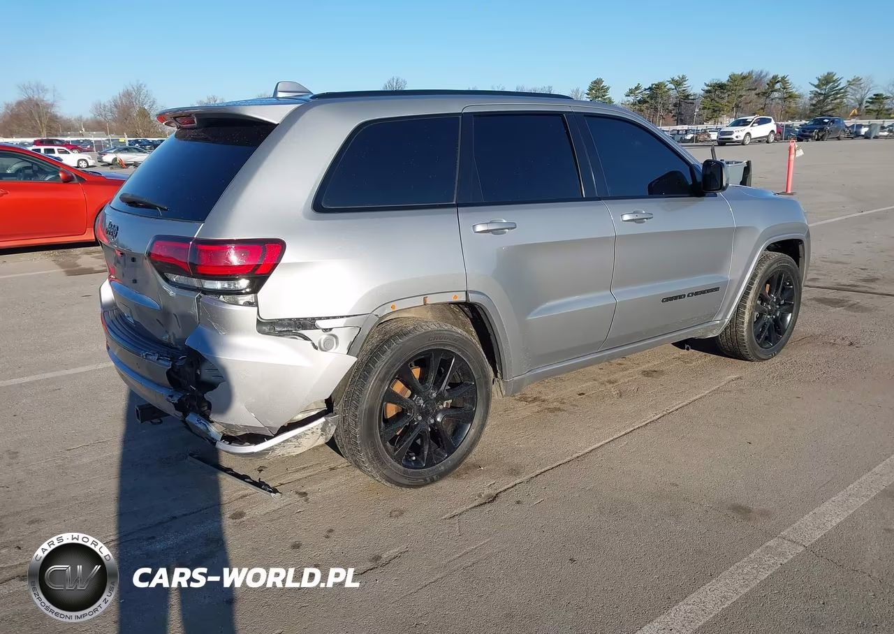 2017 Jeep Grand Cherokee Altitude 4X4 VIN:1C4RJFAG2HC855926 - 4
