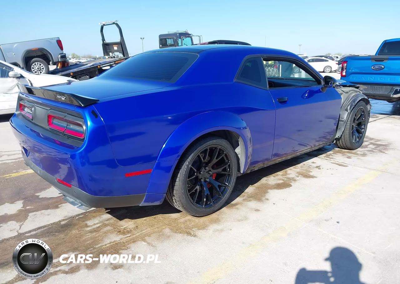 2018 Dodge Challenger R-T Scat Pack VIN:2C3CDZFJ7JH300707 - 4