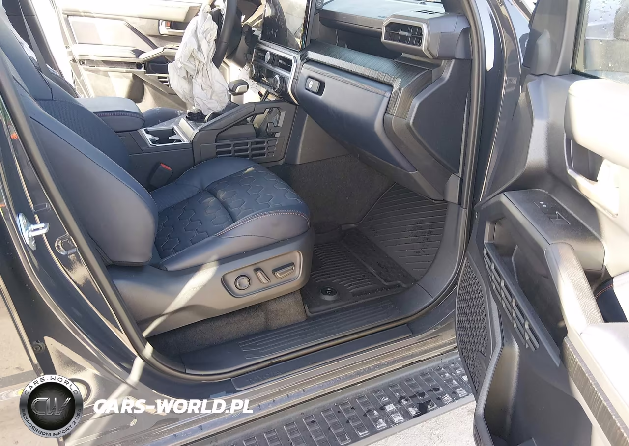 2026 Toyota 4Runner Hybrid Platinum VIN:JTEVB5BR5T5029604 - 5