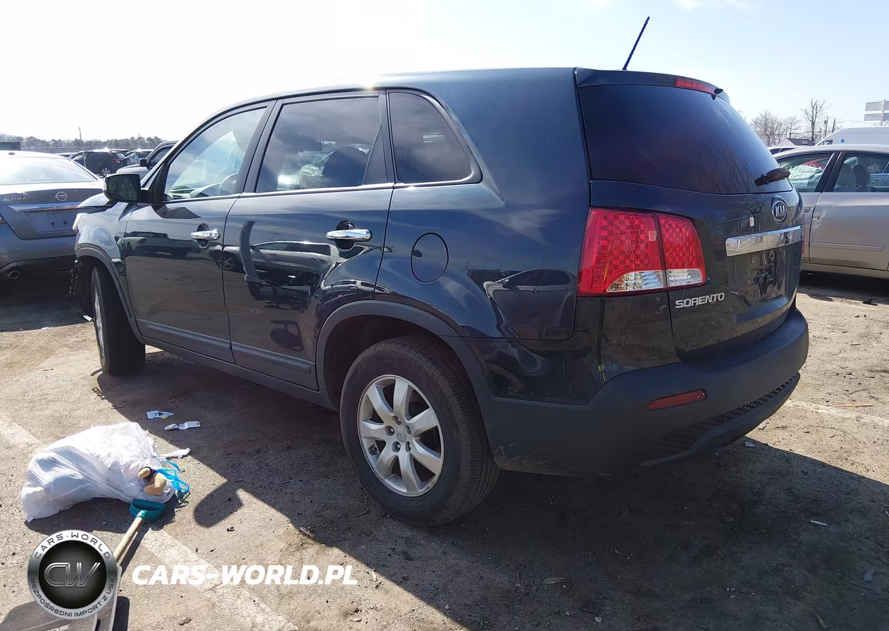 2013 Kia Sorento Lx VIN:5XYKT3A17DG379670 - 3