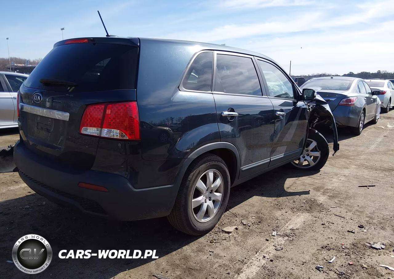 2013 Kia Sorento Lx VIN:5XYKT3A17DG379670 - 4