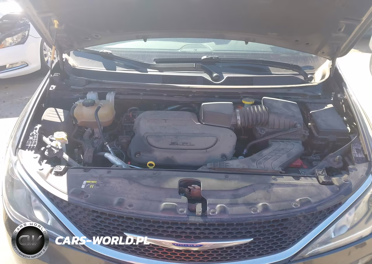 2019 Chrysler Pacifica Limited VIN:2C4RC1GG3KR551586 - 10