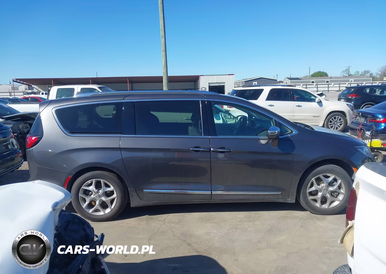 2019 Chrysler Pacifica Limited VIN:2C4RC1GG3KR551586 - 13