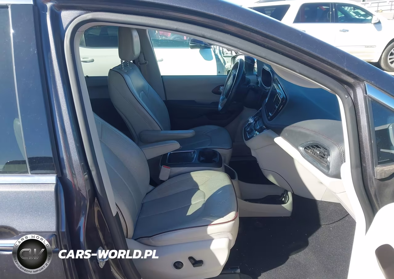 2019 Chrysler Pacifica Limited VIN:2C4RC1GG3KR551586 - 5
