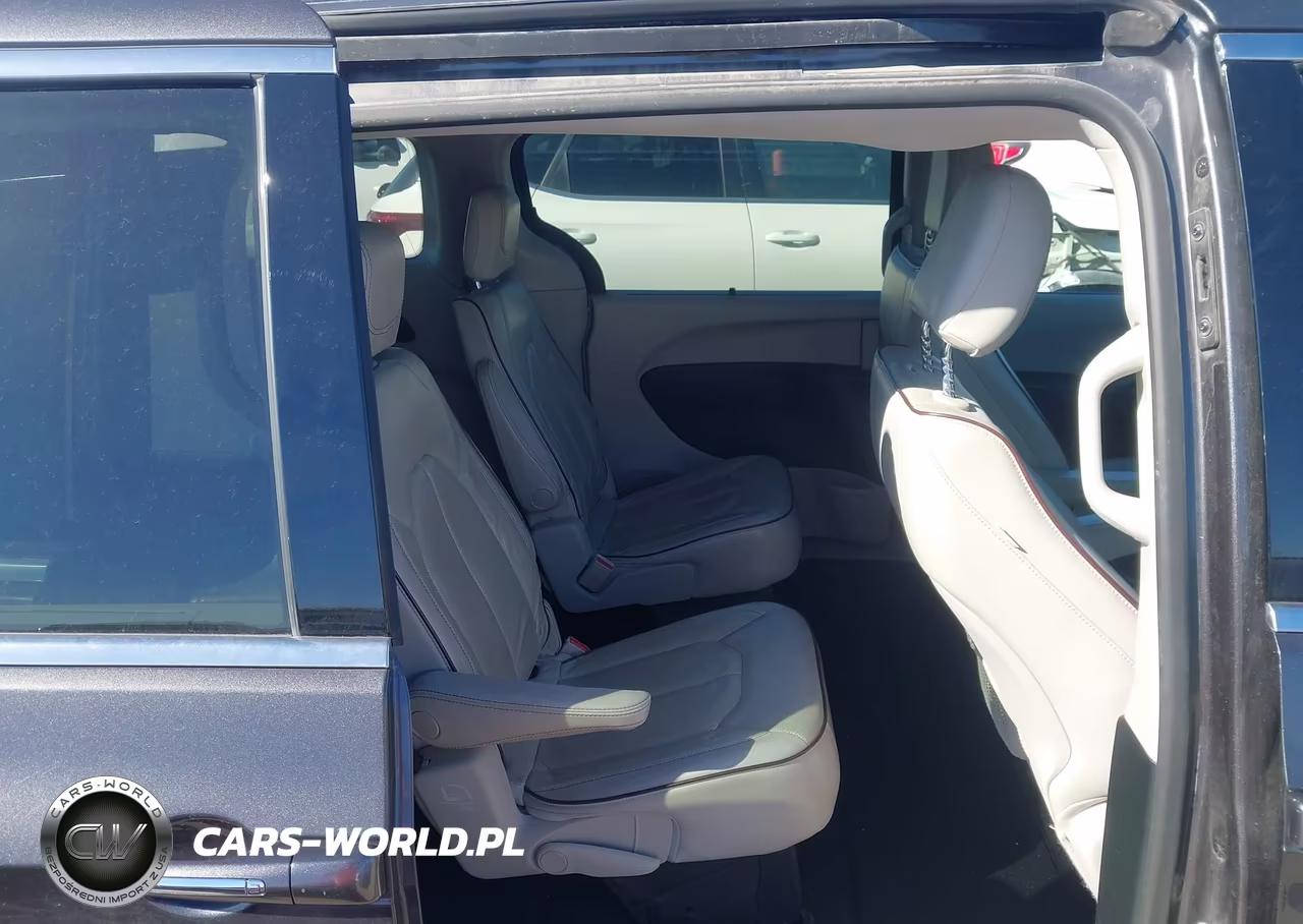 2019 Chrysler Pacifica Limited VIN:2C4RC1GG3KR551586 - 8