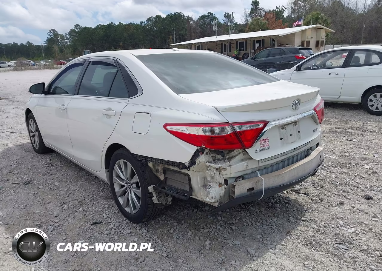 2015 Toyota Camry Xle VIN:4T1BF1FK6FU476742 - 3