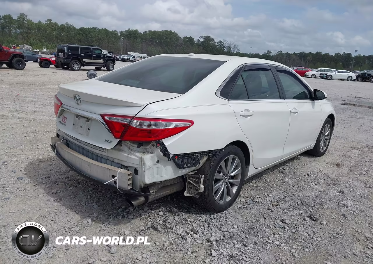 2015 Toyota Camry Xle VIN:4T1BF1FK6FU476742 - 4