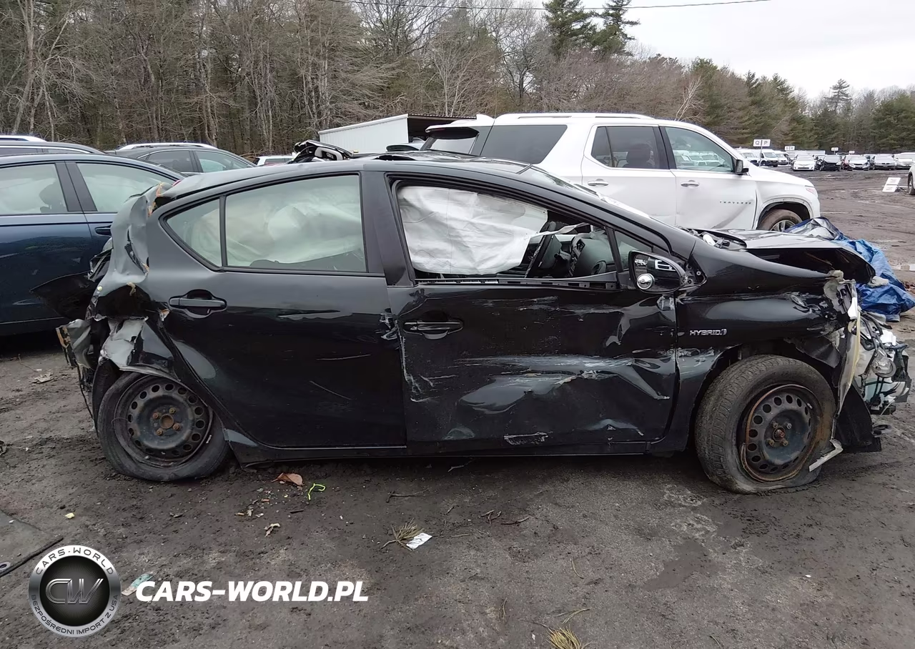 2013 Toyota Prius C Two VIN:JTDKDTB34D1531403 - 13