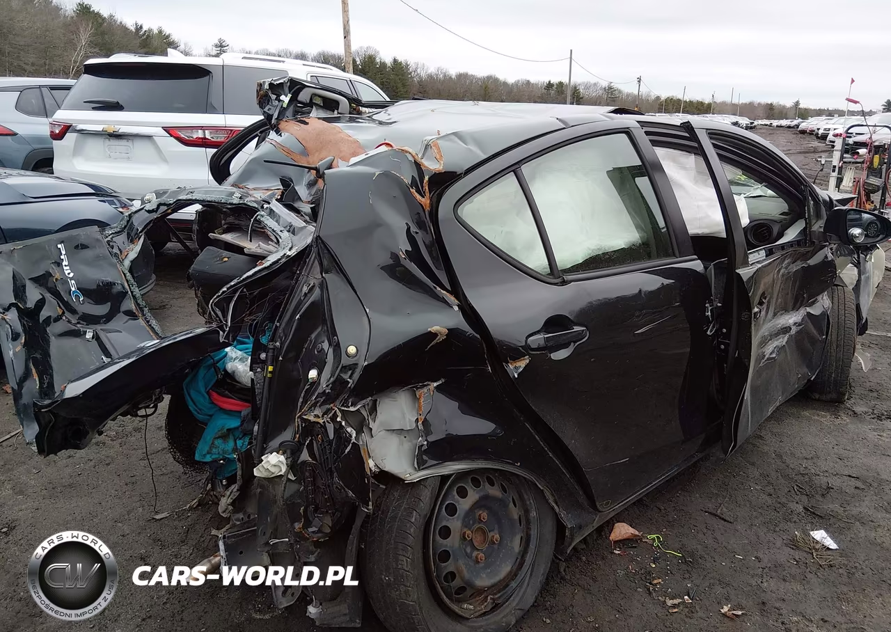 2013 Toyota Prius C Two VIN:JTDKDTB34D1531403 - 4