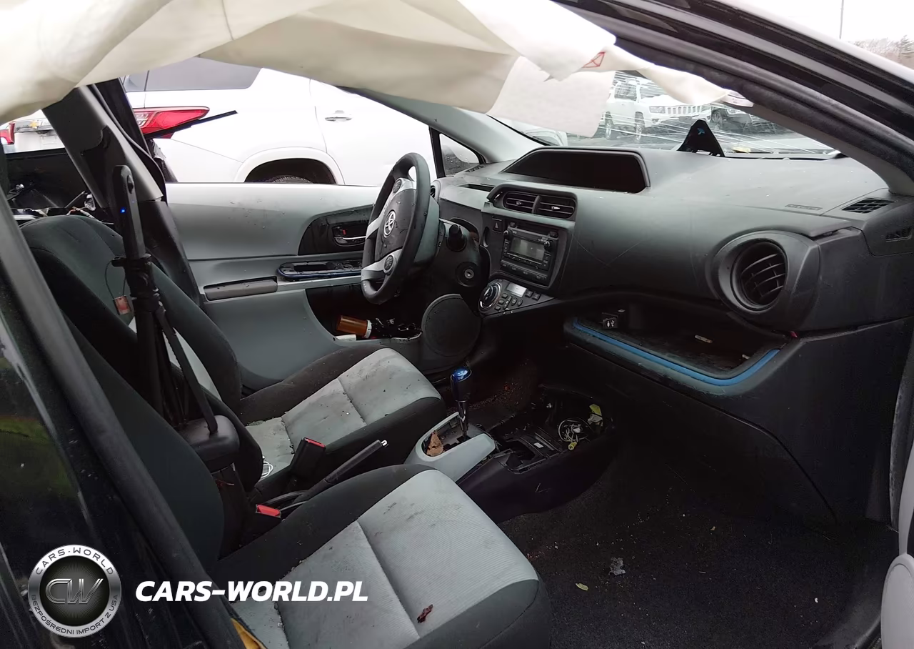2013 Toyota Prius C Two VIN:JTDKDTB34D1531403 - 5