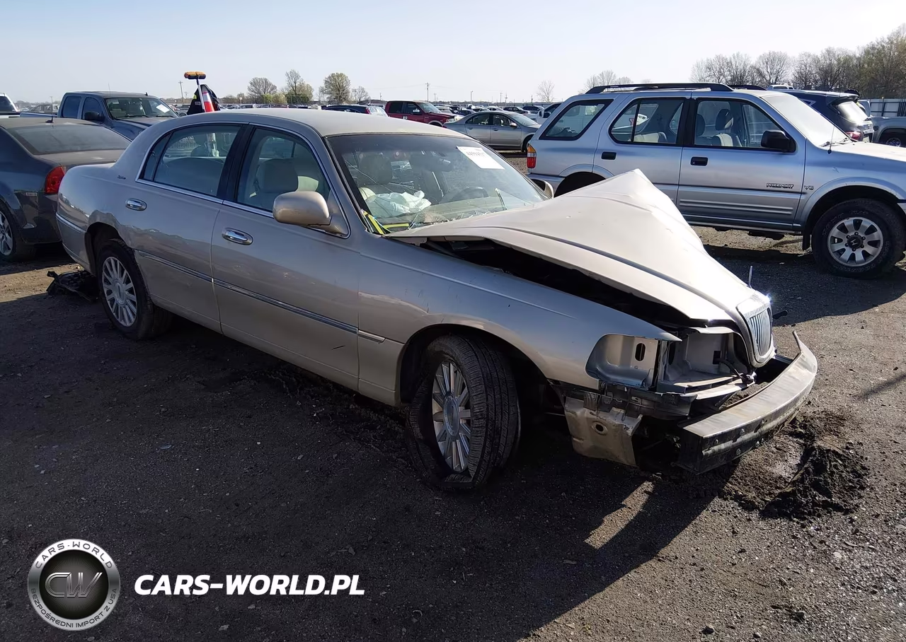 2004 Lincoln Town Car Signature