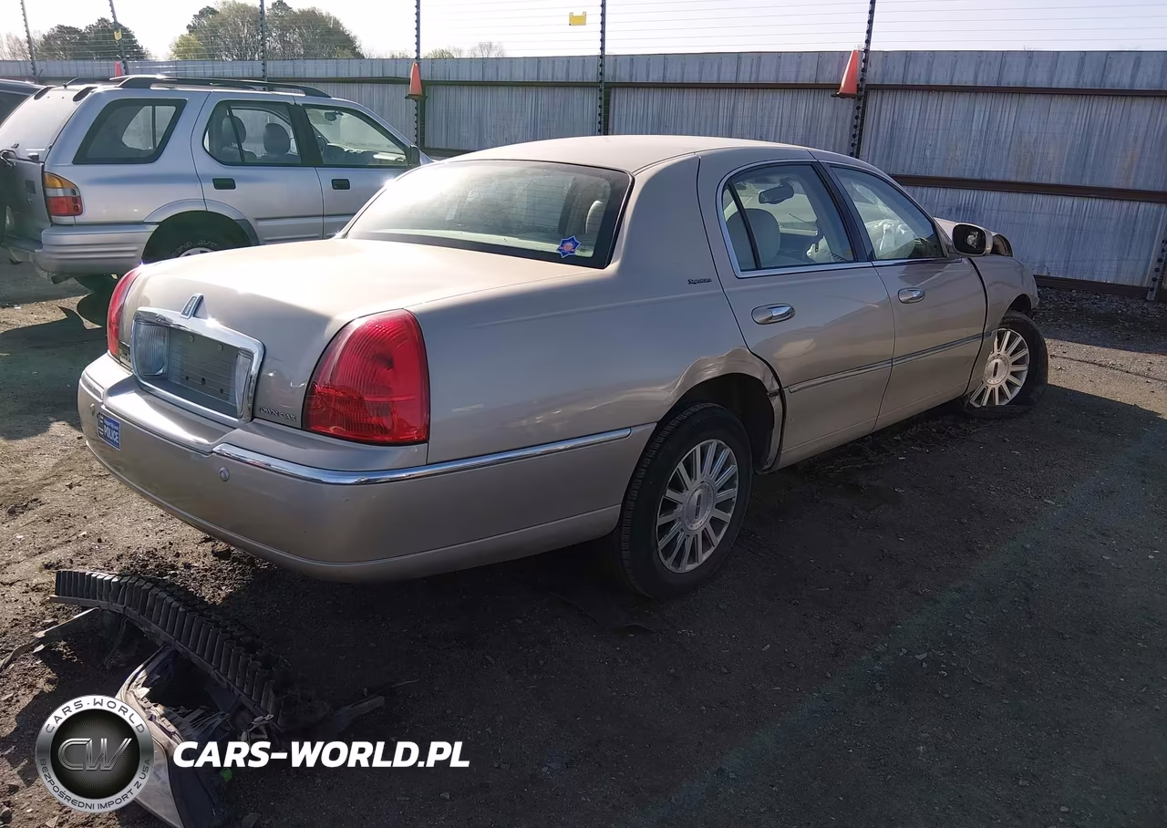2004 Lincoln Town Car Signature VIN:1LNHM81W14Y636227 - 4