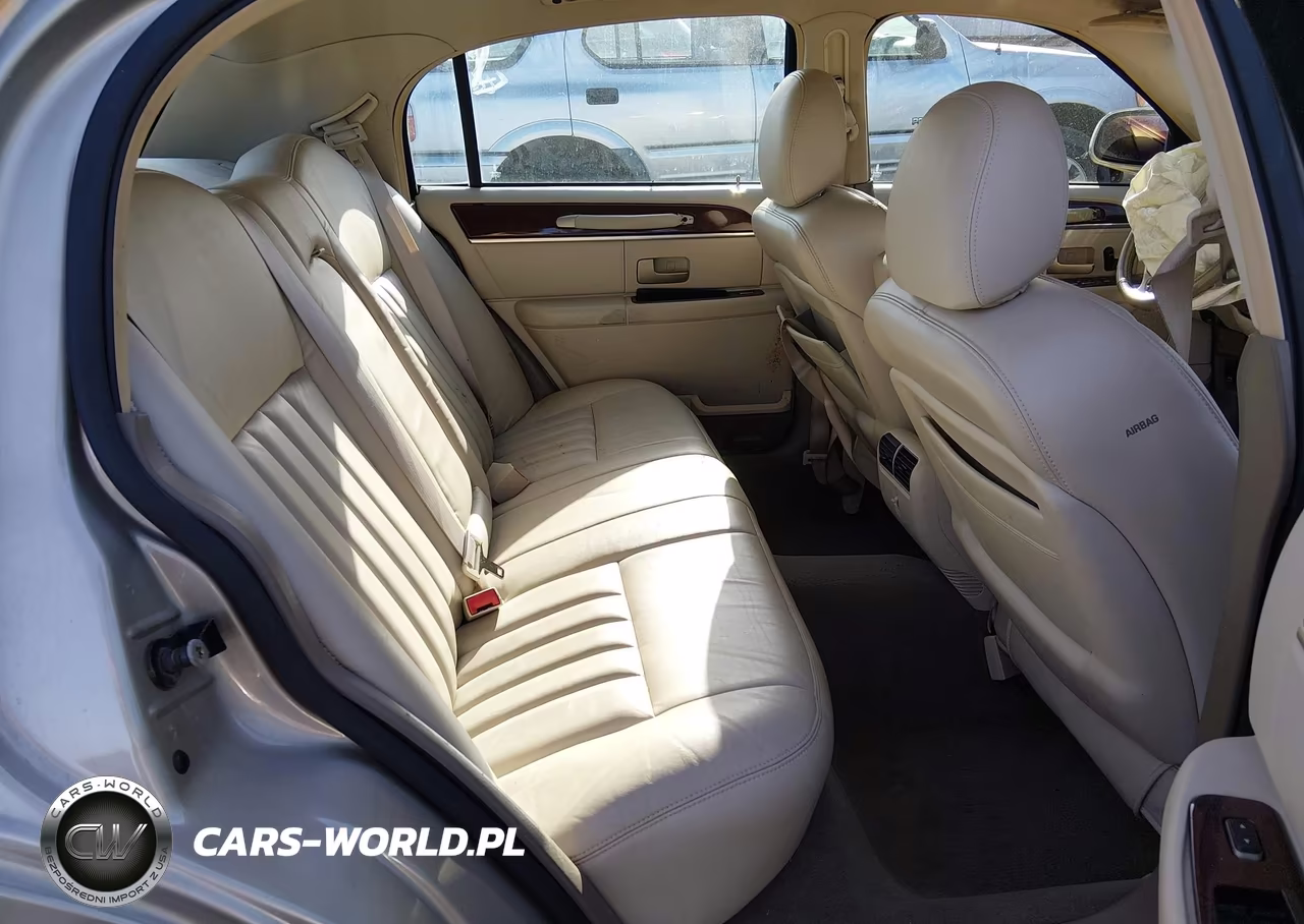 2004 Lincoln Town Car Signature VIN:1LNHM81W14Y636227 - 8