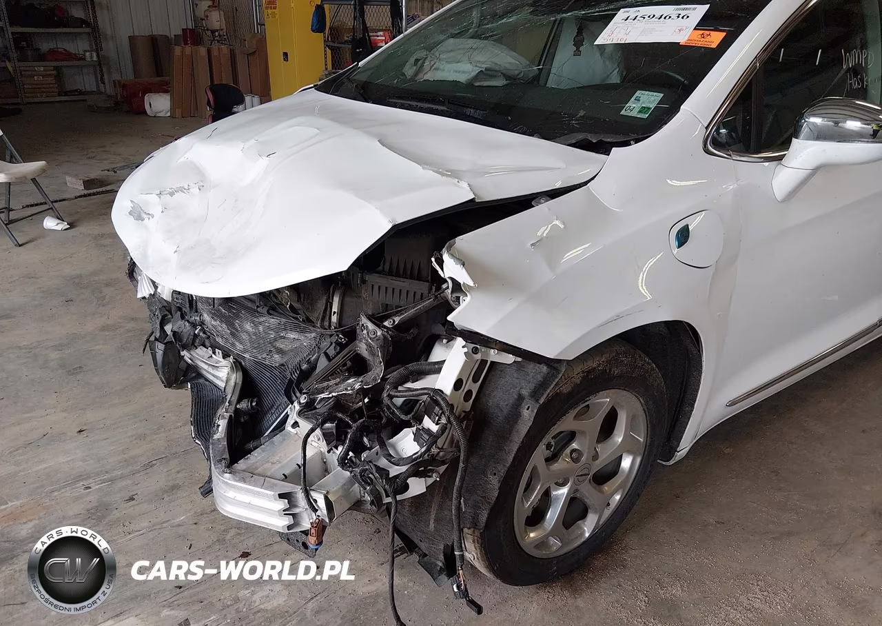 2021 Chrysler Pacifica Hybrid Limited VIN:2C4RC1S7XMR510723 - 12