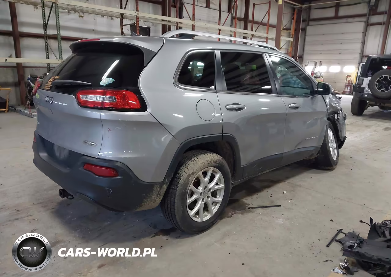 2016 Jeep Cherokee Latitude VIN:1C4PJMCB0GW117519 - 4