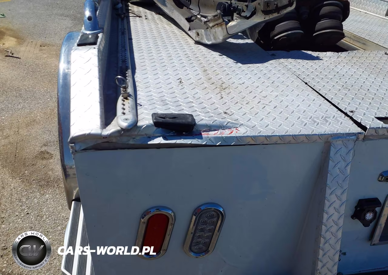 2005 Freightliner Sport Chassis 106 VIN:1FVAFCDD85HU50624 - 21