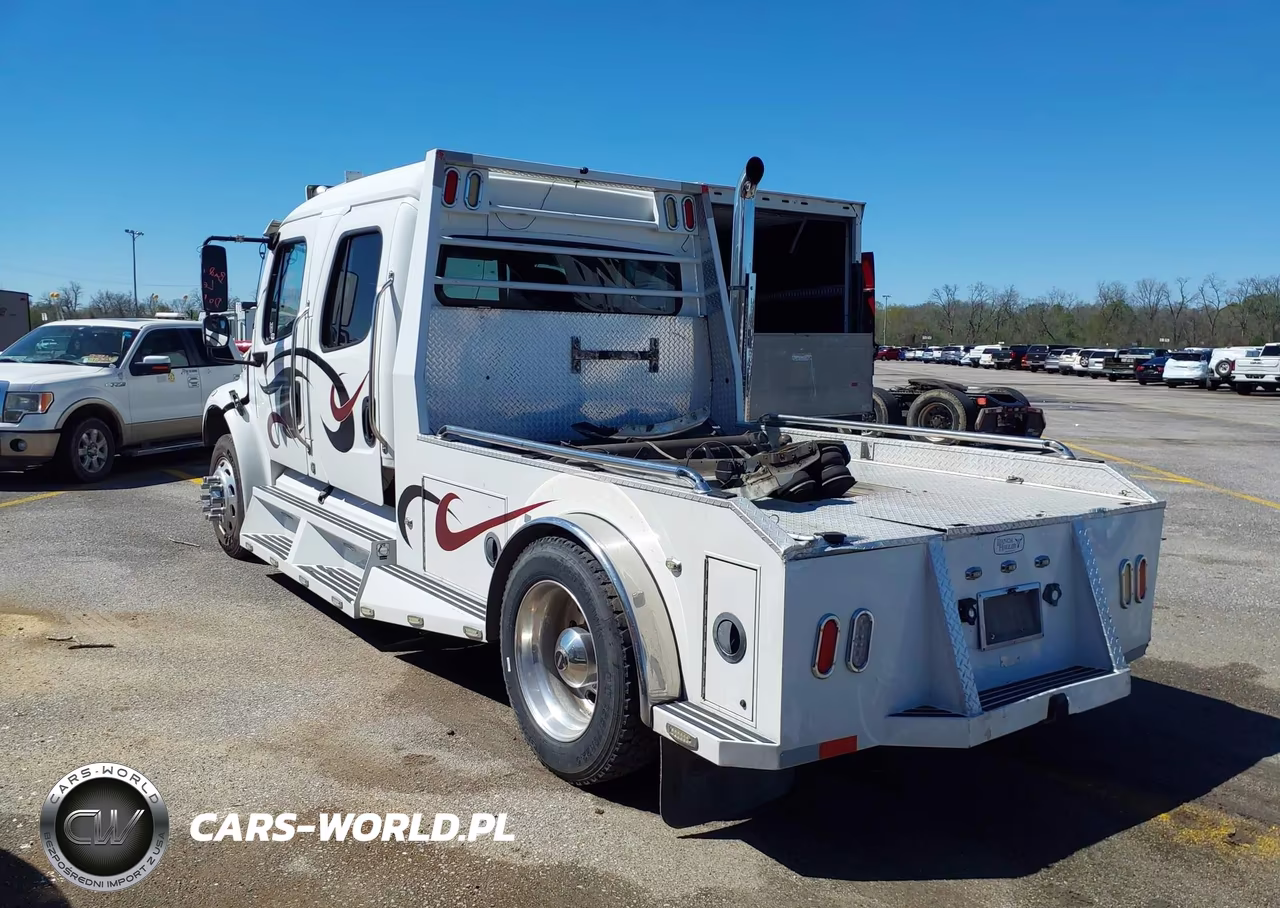 2005 Freightliner Sport Chassis 106 VIN:1FVAFCDD85HU50624 - 3