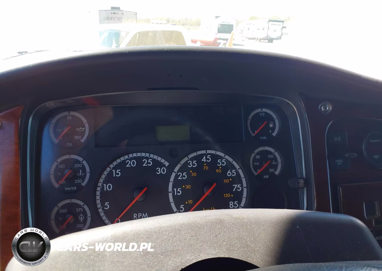 2005 Freightliner Sport Chassis 106 VIN:1FVAFCDD85HU50624 - 5