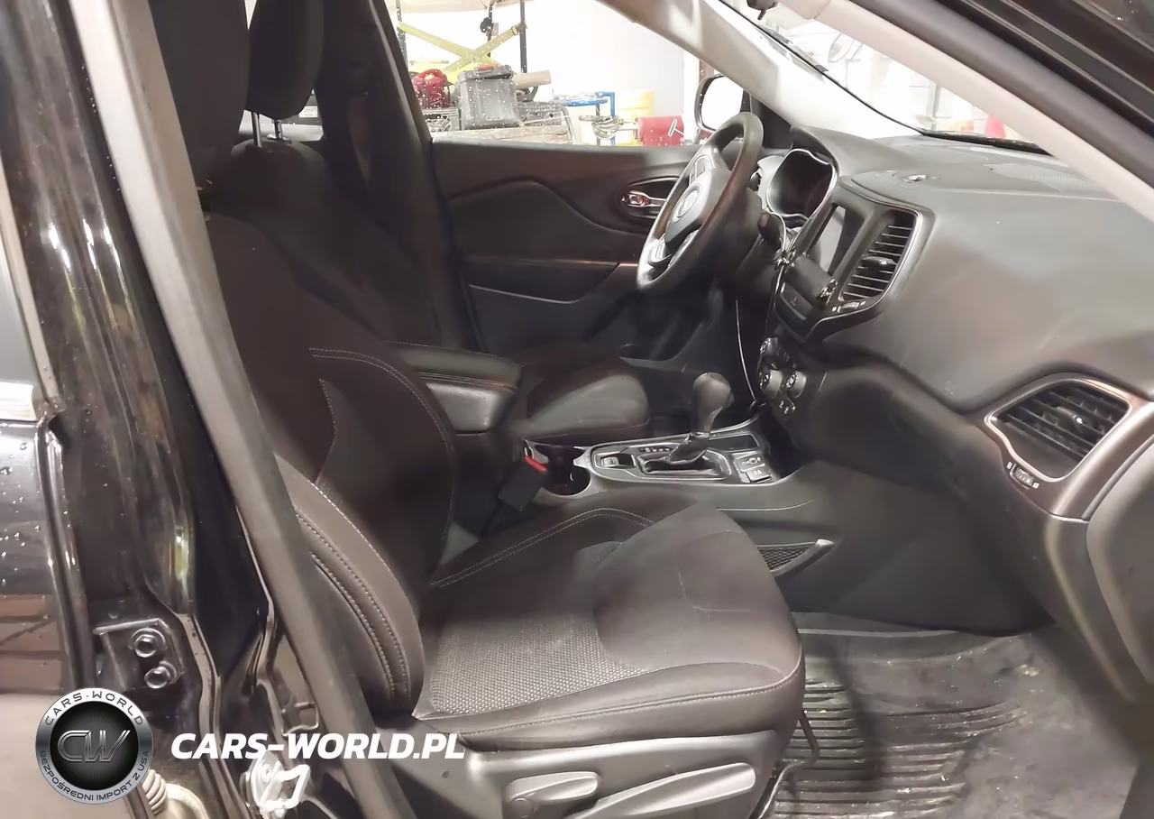 2019 Jeep Cherokee Latitude Fwd VIN:1C4PJLCB9KD340351 - 5