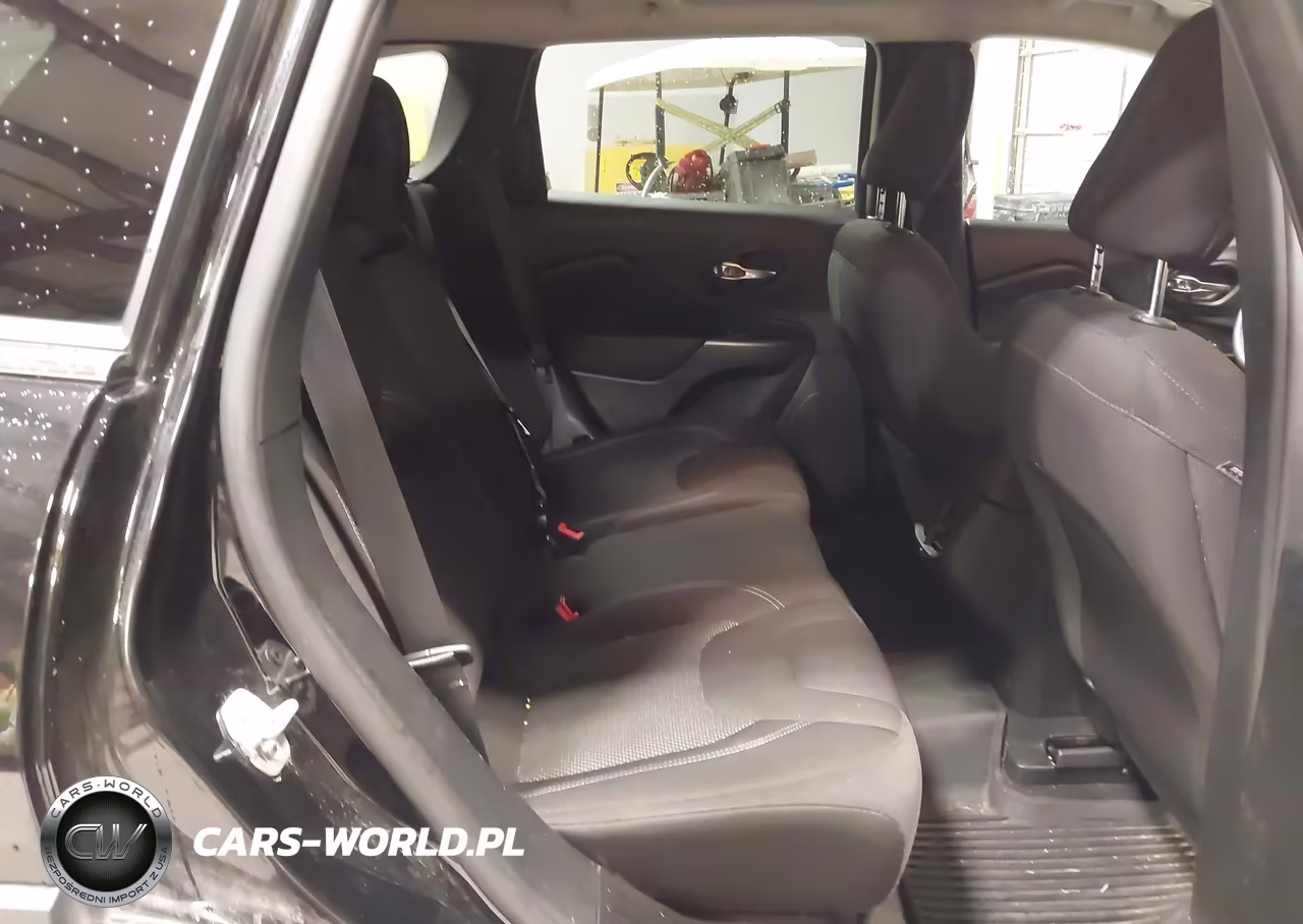 2019 Jeep Cherokee Latitude Fwd VIN:1C4PJLCB9KD340351 - 8