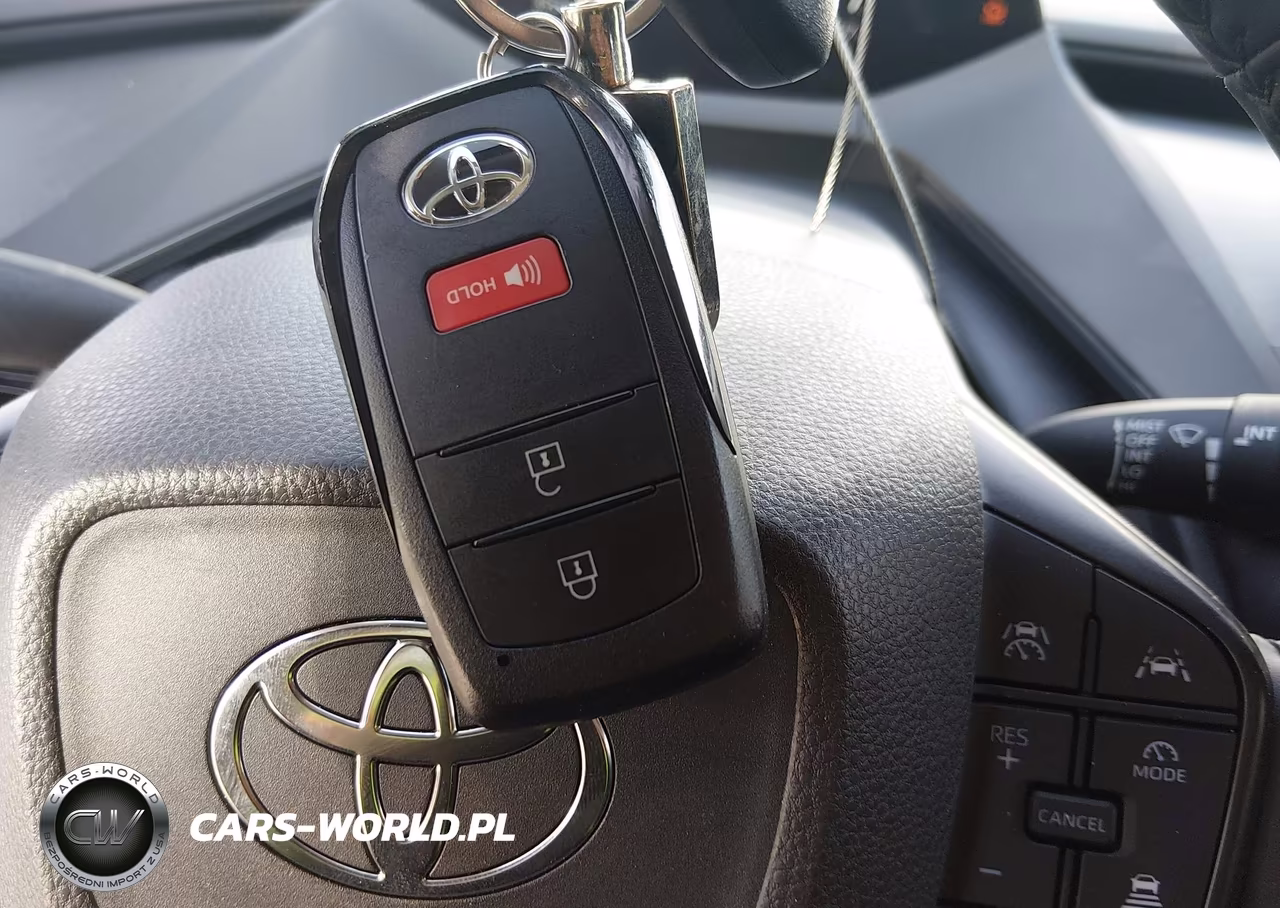 2026 Toyota Prius Le VIN:JTDACAAU5T3070700 - 11