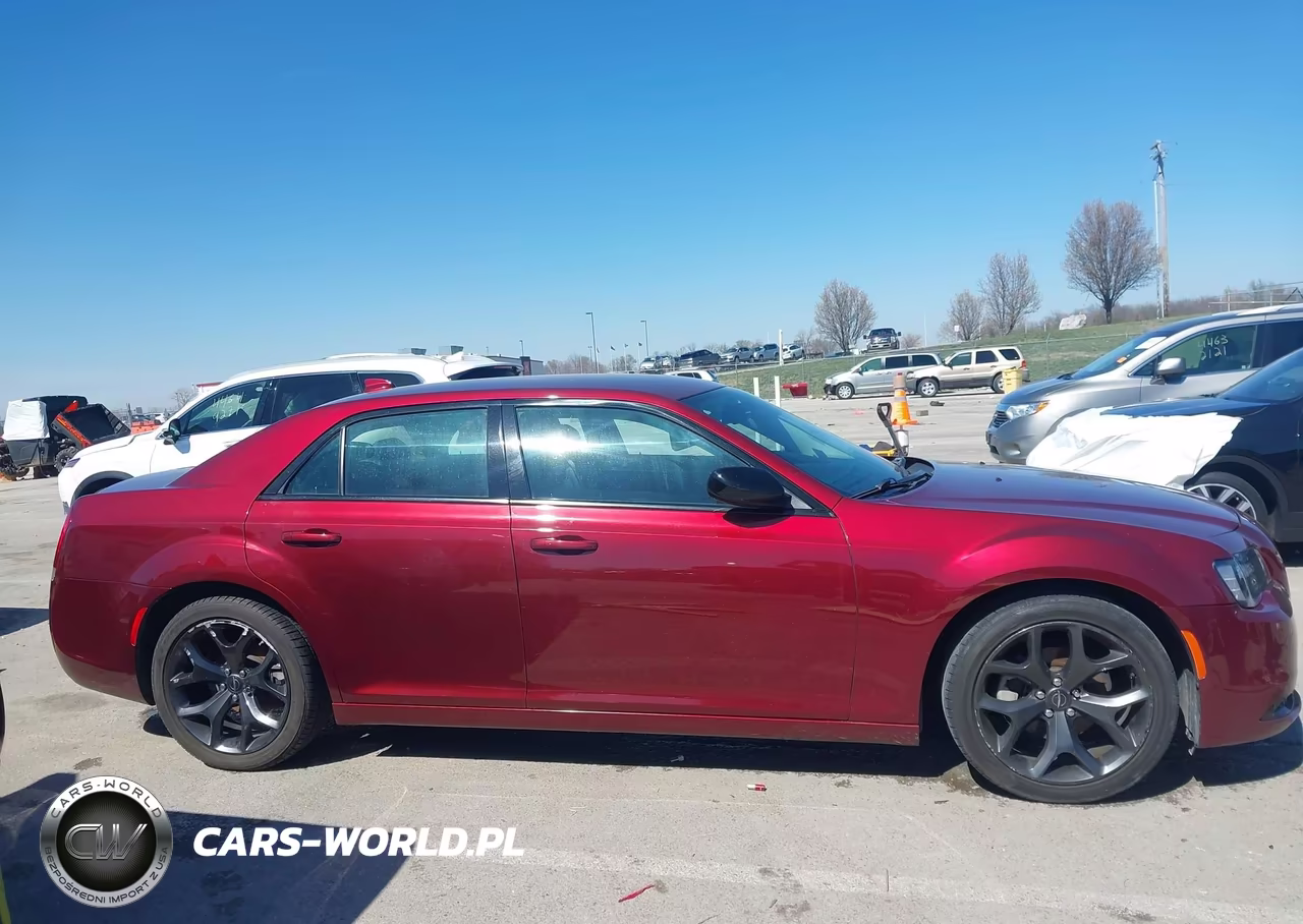 2021 Chrysler 300 Touring VIN:2C3CCAAG6MH562979 - 13