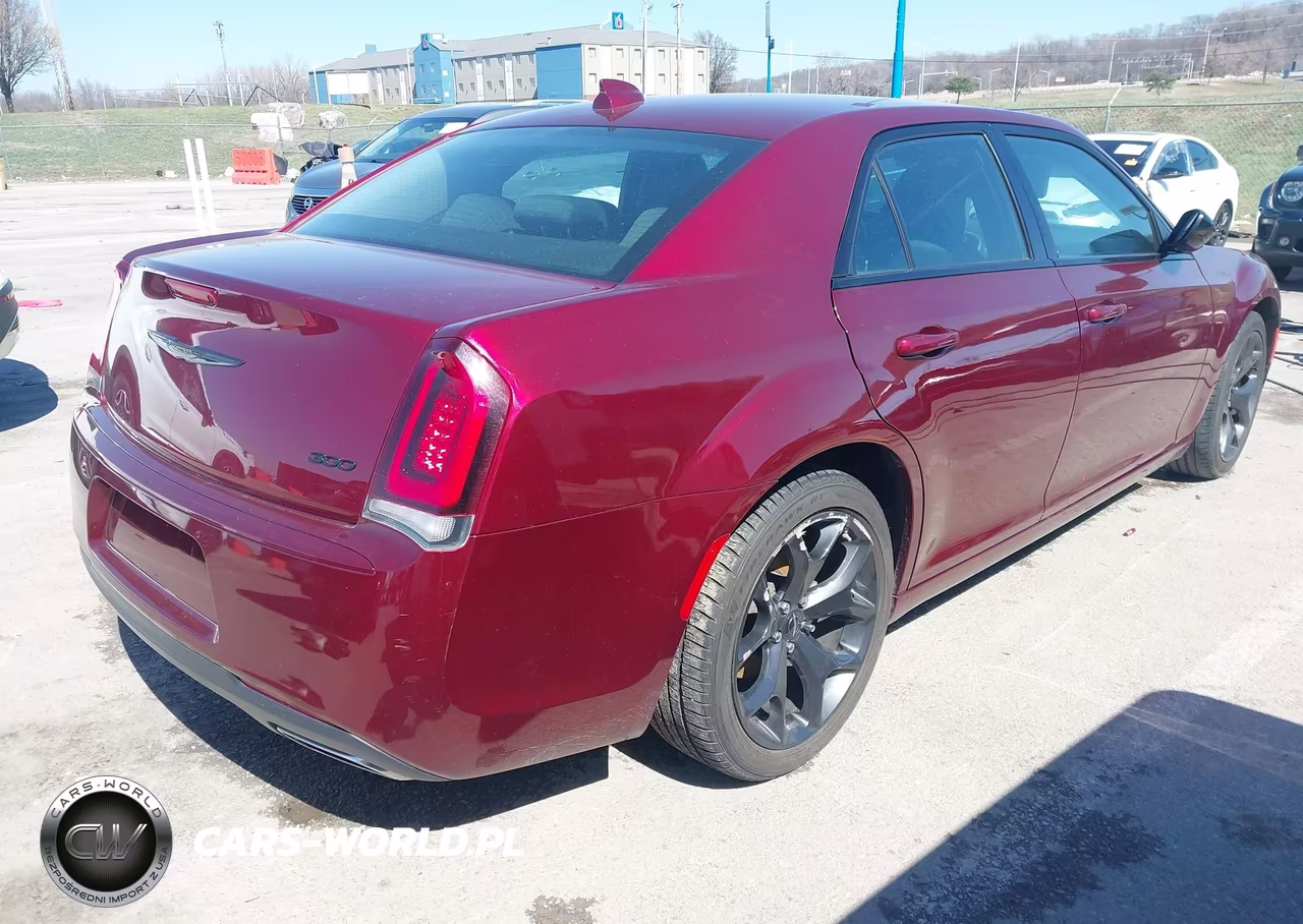 2021 Chrysler 300 Touring VIN:2C3CCAAG6MH562979 - 4
