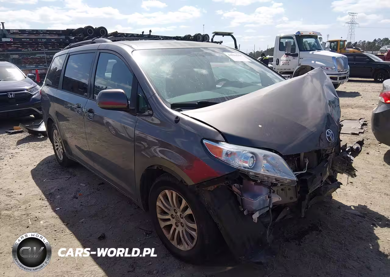 2013 Toyota Sienna Xle V6 8 Passenger